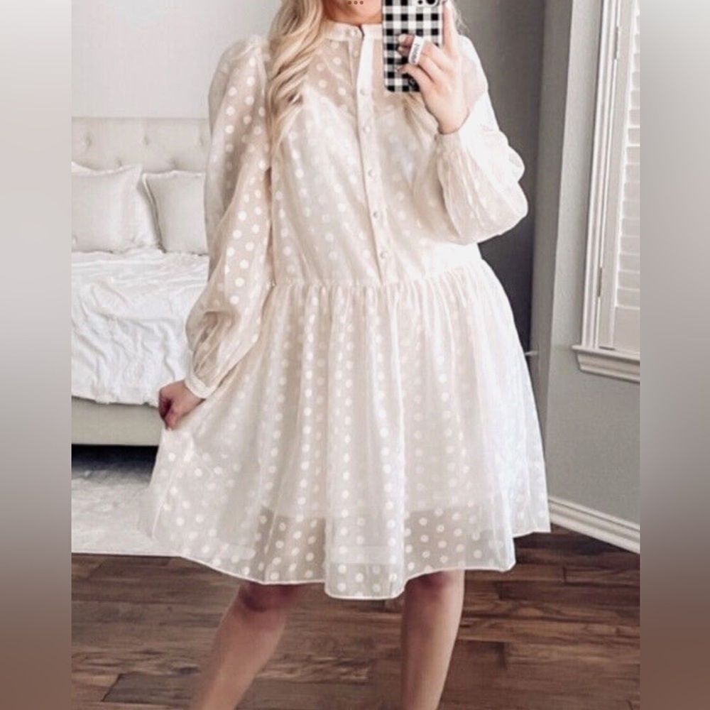 Blogger favorite H&M polka dot dress